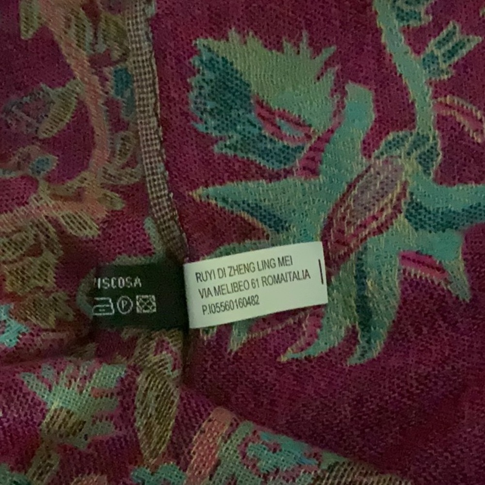 Elegant Floral Scarf from Italy – 100% Viscose, 76” x 28” + Fringe” - Picture 7 of 9